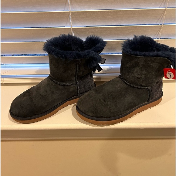 Uggs boots - Picture 1 of 5